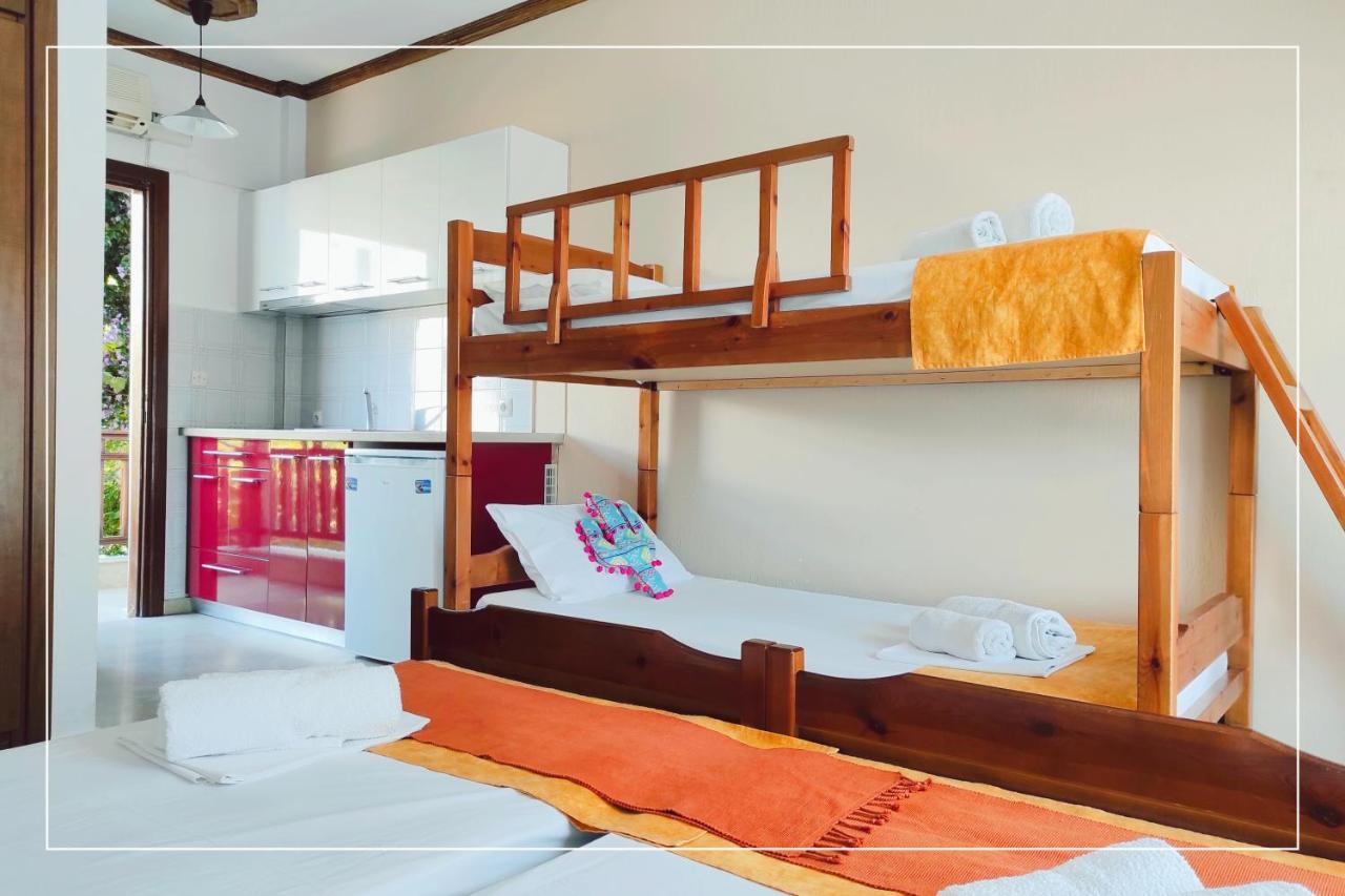 Hotel Alexandra ネア・ローダ エクステリア 写真